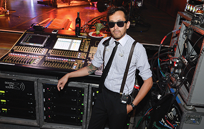 Monitor mixer Fabian Quiroga. Photo by Steve Jennings