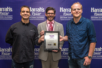 Darrell Pilant, VP of operations and marketing at Caesars Entertainment Corp., receives a plaque commemorating the first K2 installation from Dave Weidenhoffer (left) and Brandon Rinas (right).