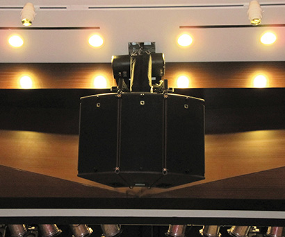 Three L-Acoustics ARCS II enclosures form the center cluster. 