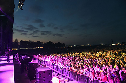 Some 80,000 fans showed up for 13th annual event, held in Manchester, TN. Photo by Jeff Kravitz-Film Magic