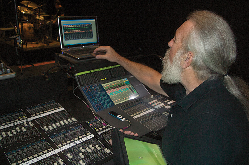 Jim Finney sets up the wireless link to the Yamaha M7CL on the HP laptop.