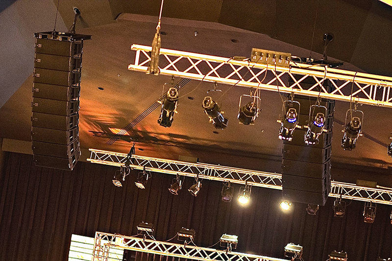 Detail of the MLA Compact line array hangs.