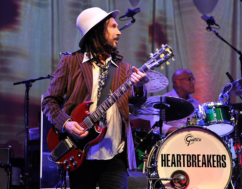 Tom Petty & The Heartbreakers 2014 Hypnotic Eye tour photo by Steve Jennings. Pictured here Mike Campbell.