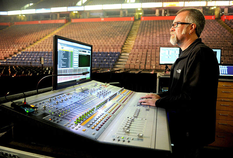 FOH engineer Brad Divens (c) Shirlaine Forrest