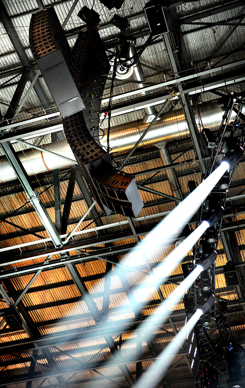 View of the stage left P.A. hang, with 14 L-Acoustics K1’s, three KARA downfills and six K1SB flown subwoofers (c) Shirlaine Forrest