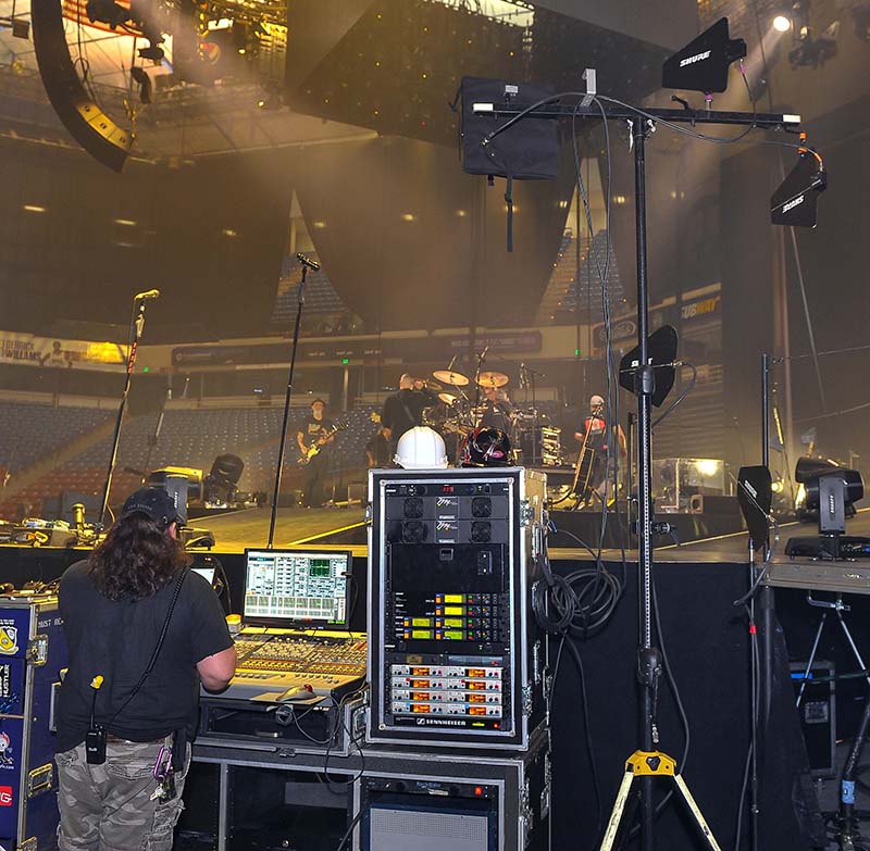 Monitorworld. Eric Church tour photo by Steve Jennings