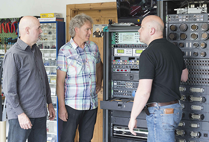 Product specialist Peter Rieck (right) demonstrates the cable testing equipment to Martin Ucik and Rainer Blanck.