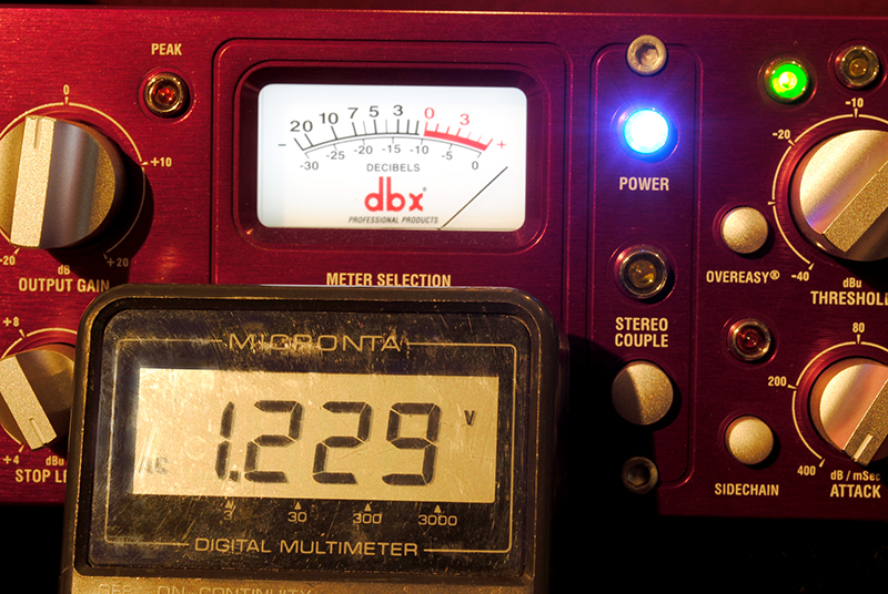 Fig. 4: Signal overload caused when the operating level is set at -10 and is fed from a +4 signal.