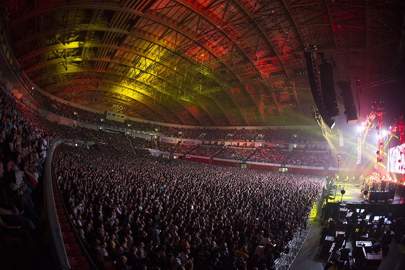 Dave Matthews Band 2015 European tour photo by Rene Huemer. The first European stop was at Lisbons MEA Arena.