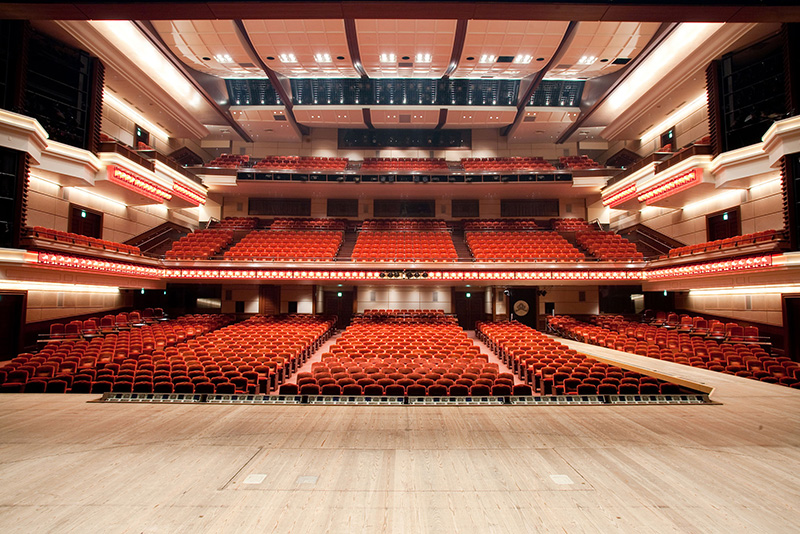 A Martin Audio MLA-Compact rig was installed in Japan's Hakata-za Theatre, which specializes in kabuki drama.