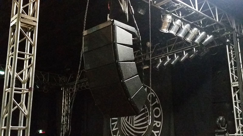 The system has L-R five-box hangs of d&b audiotechnik Yi8 and Yi12 line array cabinets, with four d&b B22-SUBs under the stage. Photo by Katarzyna Cepek