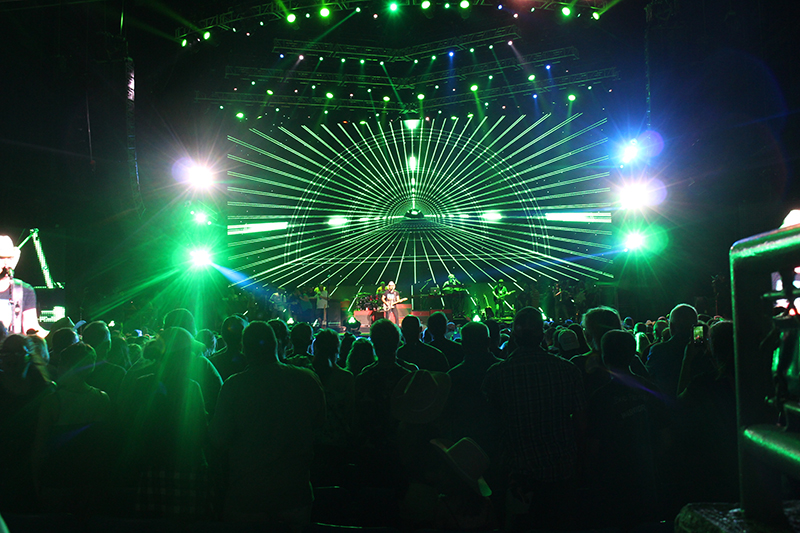 Brad Paisley in St. Louis. Photo by Kevin M. Mitchell