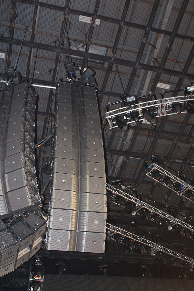 The system included 13-box arrays of JBL VTX V25-II elements.