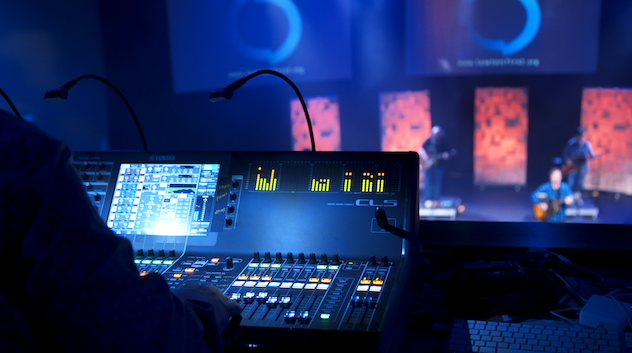 The main sanctuary features a Yamaha CL5 console at FOH