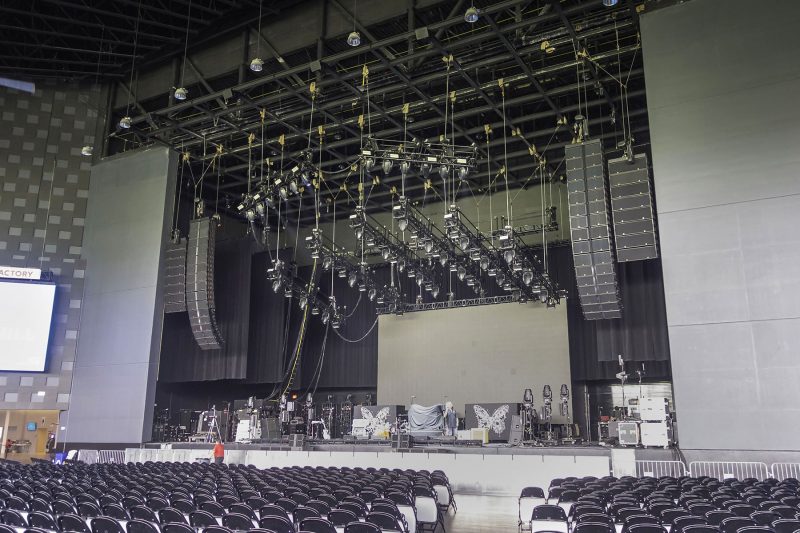 The DiGiCo SD12 FOH desk runs Sound Image’s L-Acoustics K1/K2 system for Stone Temple Pilots’ portion of the Revolution 3 Tour with Bush and The Cult