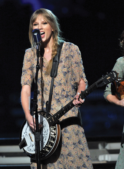 Musician Taylor Swift performs onstage at the 54th Annual Grammy Awards held at Staples Center on February 12, 2012 in Los Angeles, California. (Photo by Kevin Winter/Getty Images)