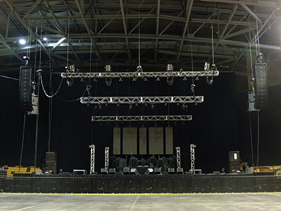 Mac Miller Macadelic tour stage at UCF Arena in Orlando, Florida with main arrays comprising 12 KF740 line array modules per side, 3 each per side KF750/KF755 outfills and 24 SB1000z subwoofers, some of which are visible in stage-side arrays. Photo Credit: Daniel Hoffman, Showtime Sound
