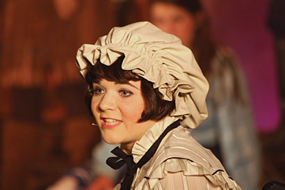 Another cast member using a Countryman E6 Omni Earset microphone.