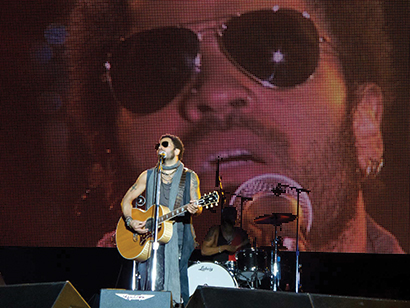 Lenny Kravitz tours with JBL VTX