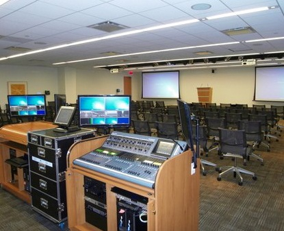 iLive Surface in its Roll-Around Desk