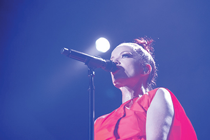 Garbage Touring with Earthworks WL40V Wireless Capsule