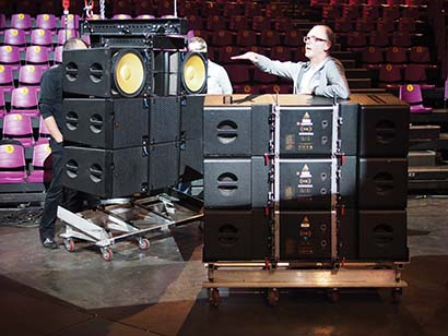 Didier Dal Fitto demonstrates rigging with Adamson Systems E15 loudspeakers at a two-day deom co-sponsored with Adamson distributor DV2