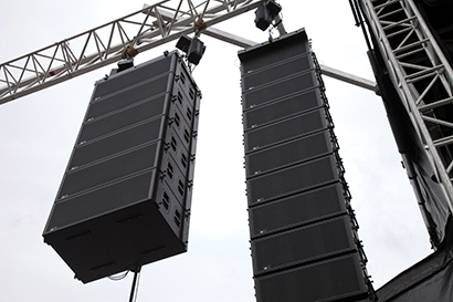 The hang on the side of each of the two stages consisted of ten Meyer Sound LEOs (on right); six LFC1100 subs (left) and four MICA as downfills (not shown).