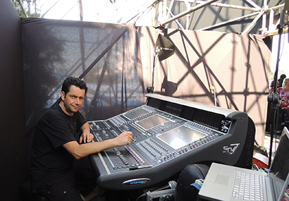 Monitor engineer Andrea Tesini 