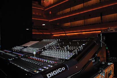 The Fartein Valen (symphony hall) has 1500 seats and the ceiling can be lowered up to six meters to alter the acoustics