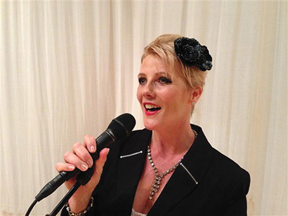Dutch Singer Margot Giselle Using DPA d:facto Vocal Mic
