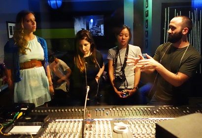 In the control room at Chicago’s Mystery Street Recording Company, Sensaphonics audio engineering consultant Joe Tessone (right) instructs new Gold Circle audiologists (from left) Rachel Pizarek of Weill Cornell Medical College, New York City; Melissa Wikoff of Atlanta Hearing Associates; and Karina Otubo of São Paulo, Brazil.