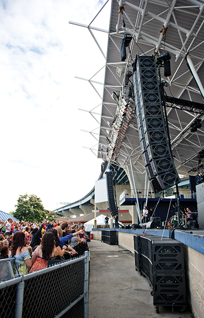 The Miller Lite Oasis stage system consisted of nine GTO, one GTO-DF down fill and eight GTO-SUB subwoofer cabinets per side as the main FOH system, with four LIPF-082 Lip Fill cabinets used to even out coverage. 