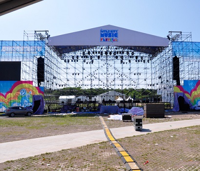 Adamson_InterCityMusicFestival_stage_web