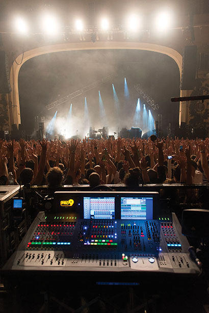 Fat Freddy’s Drop Tours U.K. with Entec Support