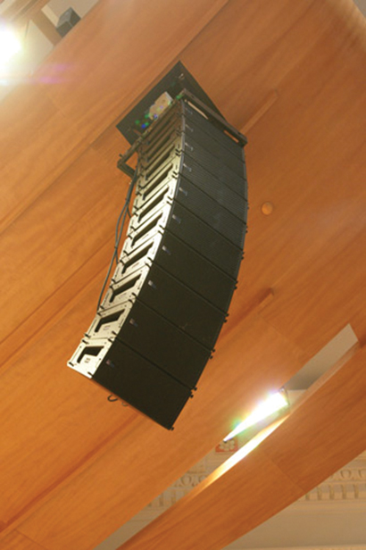The setup included The system included L-R arrays of 10 MINA loudspeakers each, 10 UP-4XP 48 V loudspeakers for front fill, two MM-4XP self-powered loudspeakers for side-balcony coverage and two UPJ-1P VariO loudspeakers for over-balcony coverage.  Photo by Jaffe Holden Acoustics, Inc