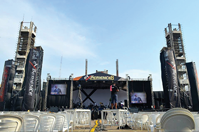 “The Experience”, an interdenominational gospel concert organized by The House on the Rock Church, went live again on December 6th (2013) at Tafawa-Balewa Square in Lagos with the theme “Heaven on Earth.”