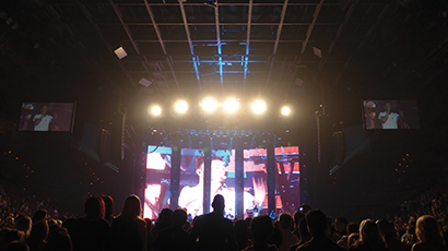 Delicate Uses Martin Audio MLA for Maroon Five NYE Show