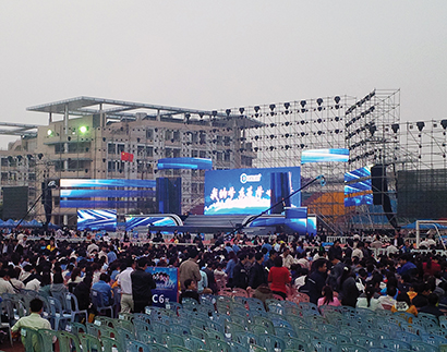 The setup included L-R line arrays of six E15 and four E12 enclosures. A total of 12 T21 subwoofers provided low end reinforcement – six stacked on the left and right of the stage.