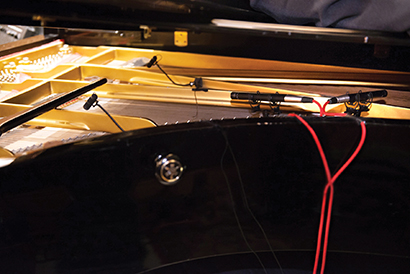 By using  the unique combination of d:dicate 4011As and d:vote 4099s, the duo was able to close the lid of the Steinway Grand Piano. It is opened here just to show mic placement.