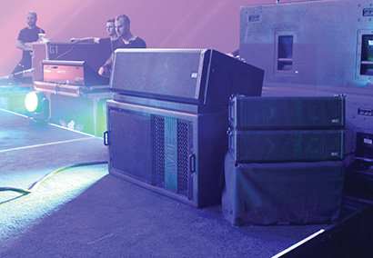 VUE h-8 atop hs-25 subwoofer for cross-stage monitoring; al-4 stack for front fill. Mike Bangs running monitors in the back.
