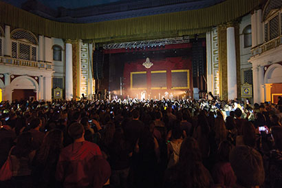 Lorde performing her first-ever Philly concert on March 8. Bauder Audio Systems debuted their recently-purchased L-Acoustics K2 system for the gig. Photo by Ryan Farber.