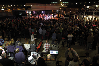 Sheryl Crow performed April 4, concurrently with the downtown monthly gathering of Las Vegas’ First Friday artists and musicians, with support from New World Audio. Photo by Craig Tanaka.