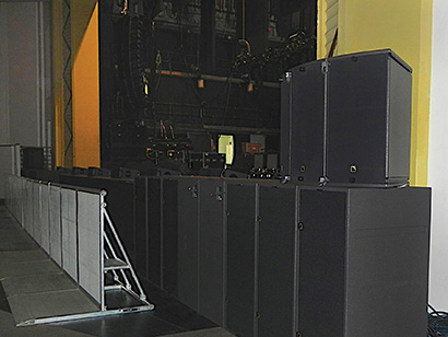 Thunder Audio also provided the three ARCS II out-fills, pictured here stacked atop eight SB28 subs per side