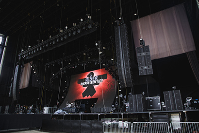 Dierks Bentley 2014 tour photo by Tim Duggan
