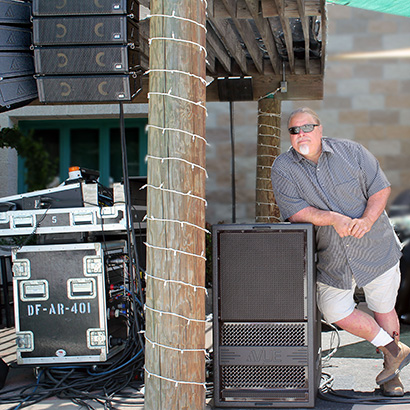 Sound Image's Rick Stanley with the VUE Audiotechnik line array and subwoofer