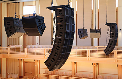 KIVA and ARCS WIDE/FOCUS arrays from L-Acoustics deliver 360-degree house sound