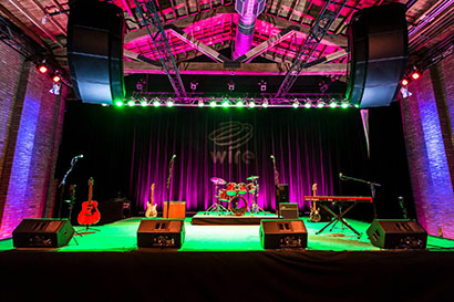Wire, a club that opened in the former Oakwyn Theater in Berwyn, IL has been equipped with a sound system centered on Bose RoomMatch components