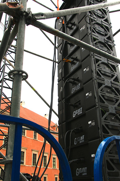 Gigant Sound Letus specified a compact nine-per-side GTO main system supplemented by eight GTO-SUB modules, all powered by Powersoft T11 amplifiers