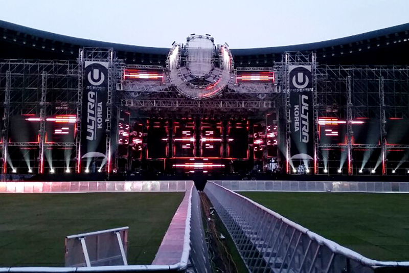 Adamson Energia line arrays were used for the DJ (Main) and Live stages (DJ stage pictured here) during the Ultra Music Festival Korea.