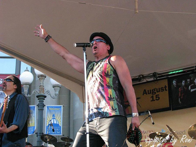 Percussionist/singer/songwriter Carlos Elizalde has been performing recently with Harman’s AKG WMS4500 wireless microphone system with a D7 reference dynamic vocal microphone, plus the AKG IVM4500 in-ear monitor set and a D7 microphone for percussion